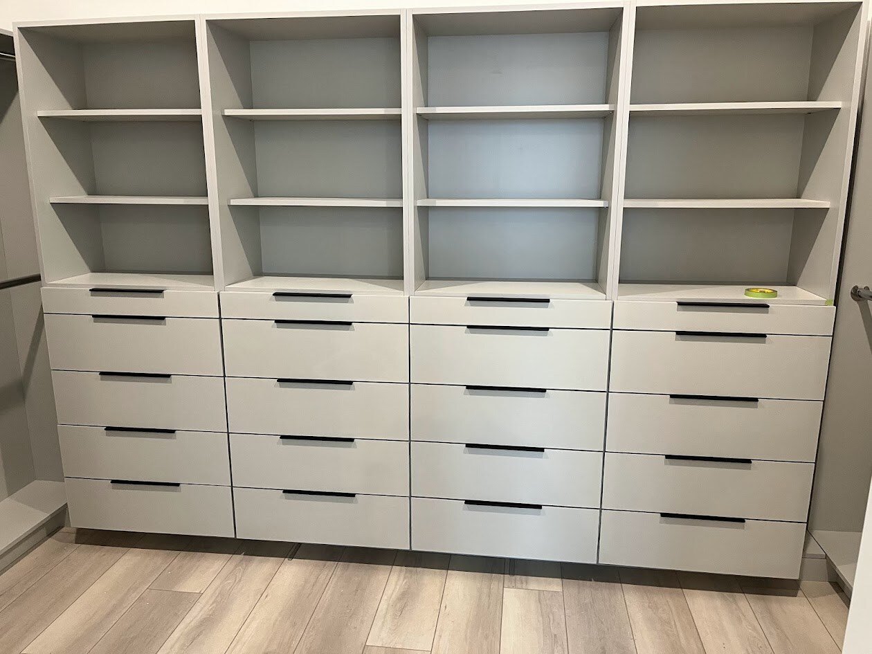 Drawer Banks Medium Walk In Closet